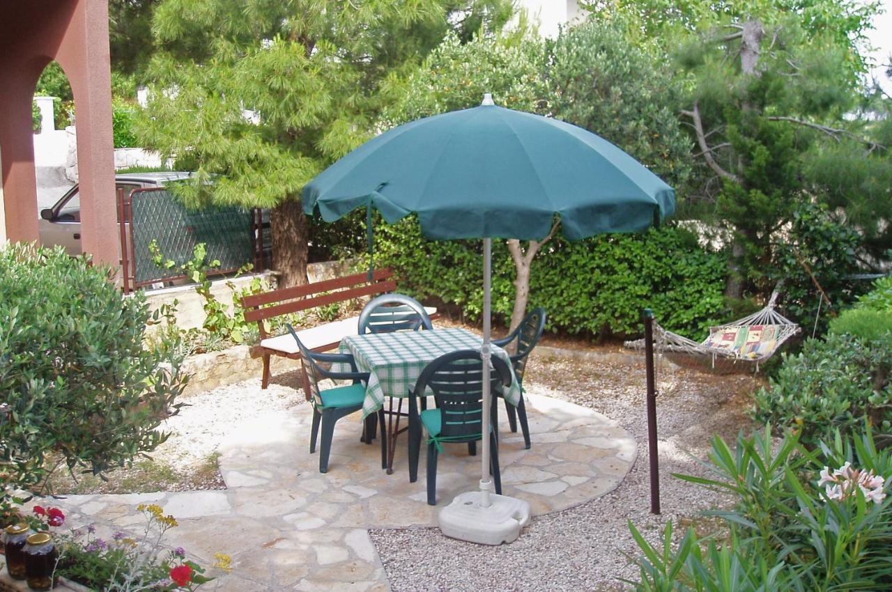 Apartments By The Sea Nemira, Omis - 5884 Tice Εξωτερικό φωτογραφία