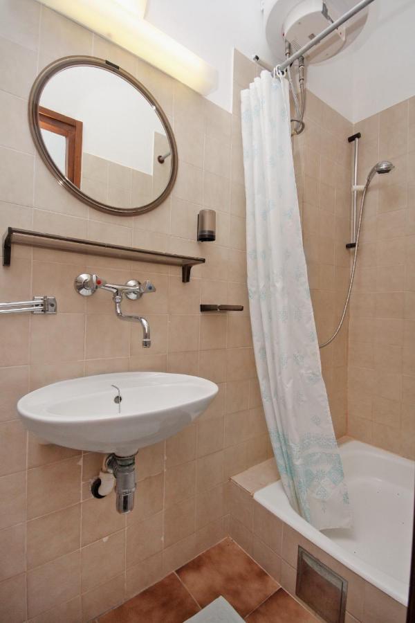 Apartments By The Sea Nemira, Omis - 5884 Tice Εξωτερικό φωτογραφία