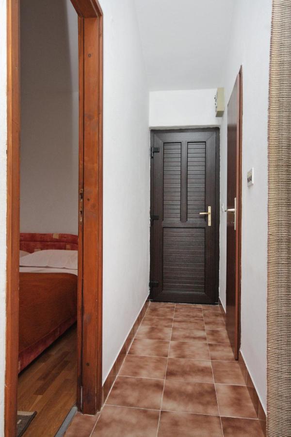 Apartments By The Sea Nemira, Omis - 5884 Tice Εξωτερικό φωτογραφία