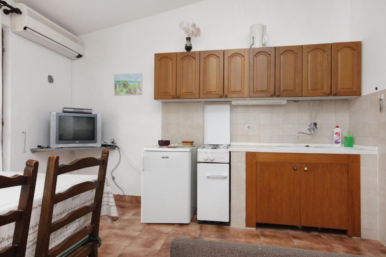 Apartments By The Sea Nemira, Omis - 5884 Tice Εξωτερικό φωτογραφία